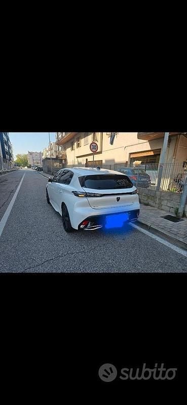 Usata Peugeot 308 GT 130 CV (95 kW) 2023 Berlina