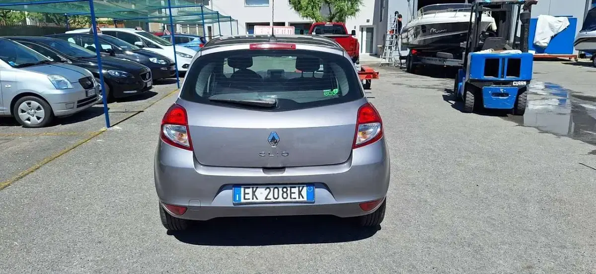 Usata Renault Clio III 75 CV (55 kW) 2011 Grigio Berlina