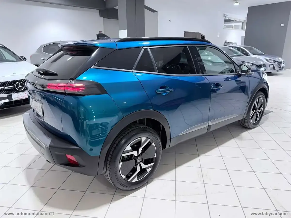 Usata Peugeot 2008 Allure 102 CV (75 kW) 2025 Blu/azzurro SUV
