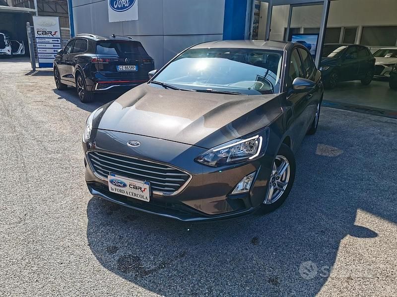Grigio Usata 2021 Ford Focus Business Edition Tre volumi | 16.400 € (Super prezzo) - Immagine 1/4