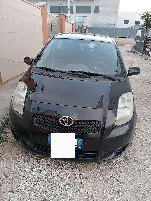Usata 2008 Toyota Yaris Sol Due volumi | 3000 € (Buon prezzo) - Immagine 1/4