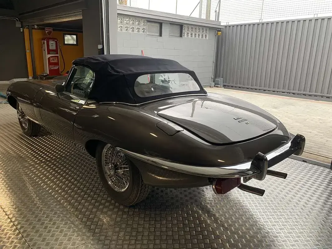 Usata Jaguar E-Type 245 CV (180 kW) 1972 Grigio Cabrio