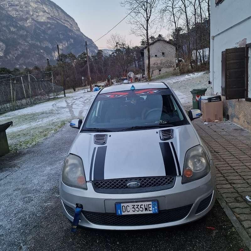 Usata Ford Fiesta Titanium 68 CV (50 kW) 2006 Utilitaria