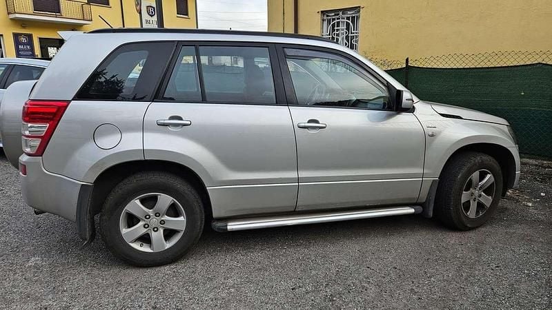 Usata Suzuki Grand Vitara 129 CV (94 kW) 2006 Argento SUV