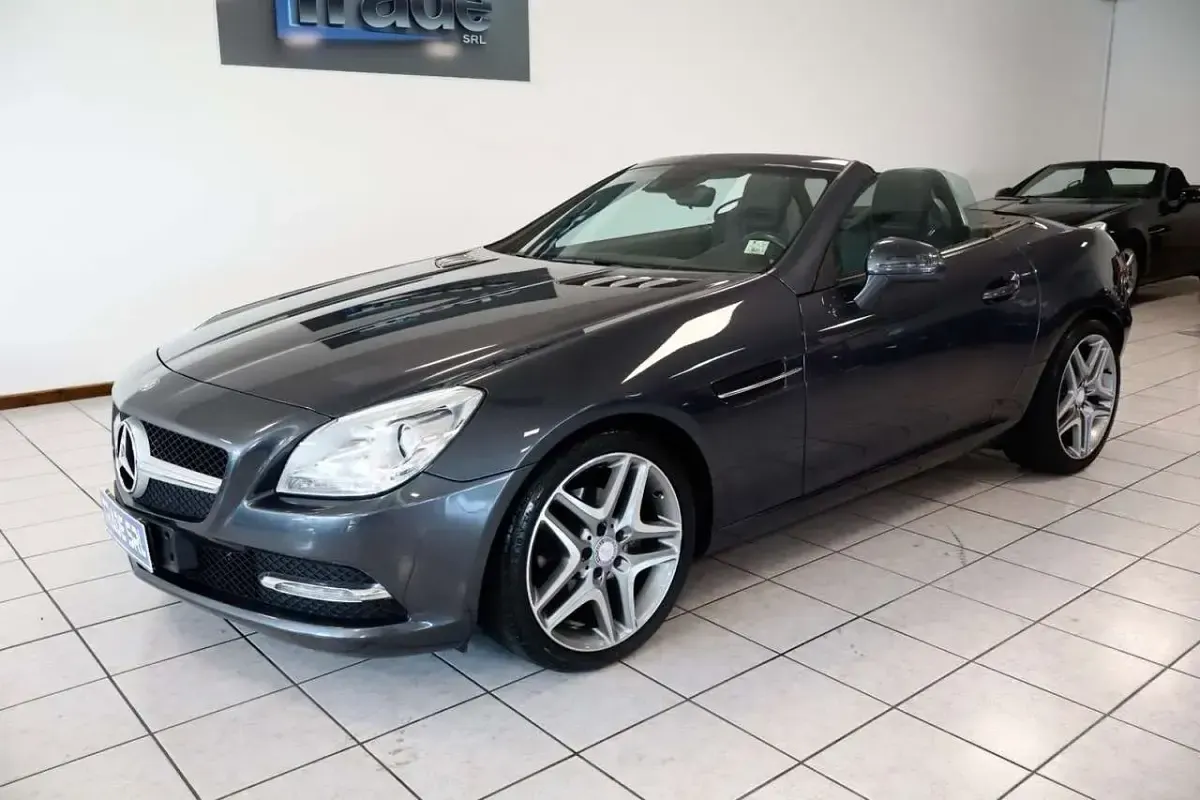 Usata Mercedes SLK200 184 CV (135 kW) 2012 Grigio scuro Cabrio