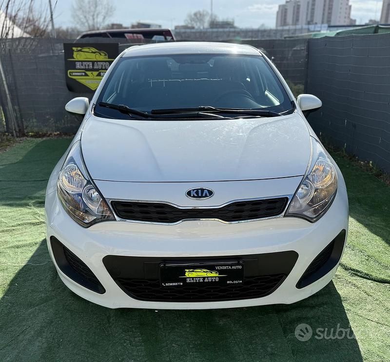Usata Kia Rio 86 CV (63 kW) 2013 Bianco Berlina