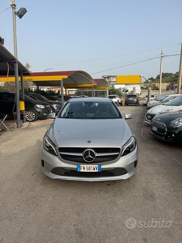 Usata Mercedes A180 Executive 108 CV (79 kW) 2018 Grigio Berlina