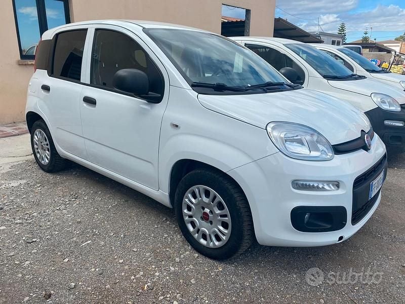 Bianco Usata 2016 Fiat Panda Tre volumi | 4500 € (Super prezzo) - Immagine 1/2