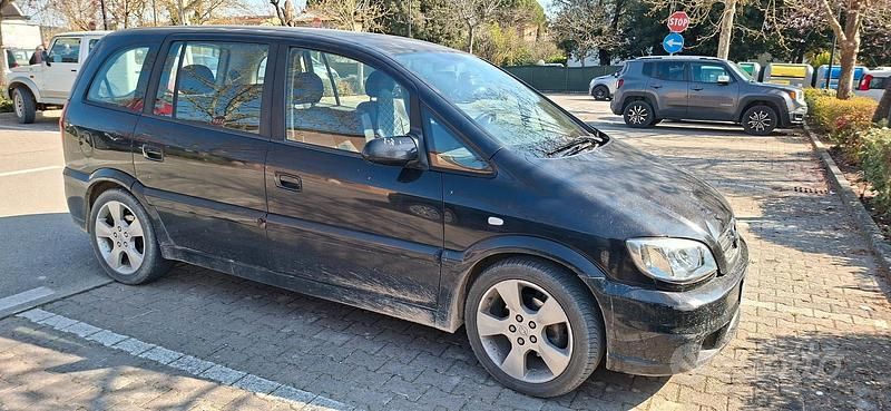 Usata Opel Zafira 2004 Nero Monovolume