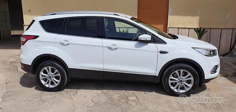 Usata Ford Kuga Titanium 120 CV (88 kW) 2017 Bianco SUV