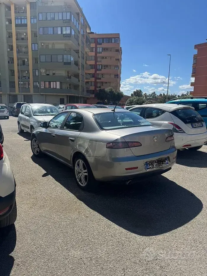 Usata Alfa Romeo 159 120 CV (88 kW) 2012 Grigio Berlina