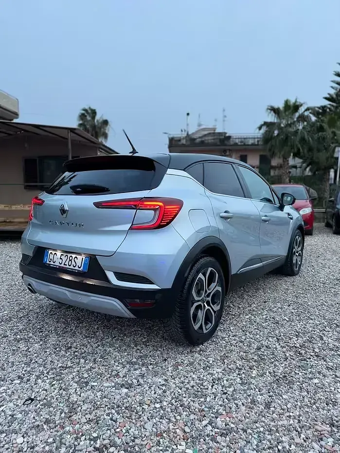 Usata Renault Captur 101 CV (74 kW) 2020 Grigio SUV