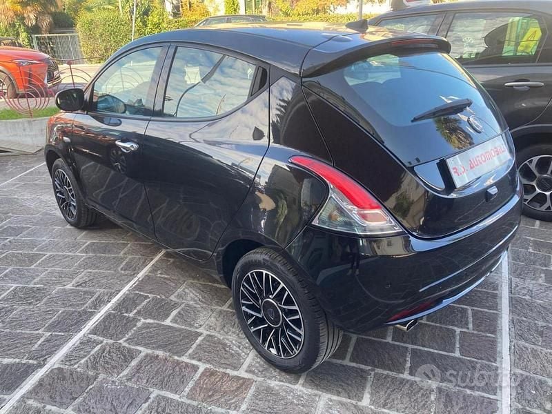 Usata Lancia Ypsilon S 69 CV (50 kW) 2024 Nero Utilitaria
