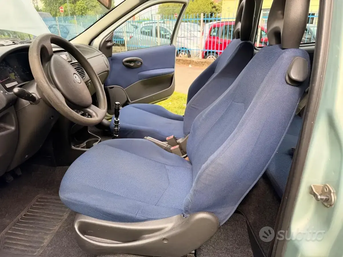 Usata Fiat Punto Active 60 CV (44 kW) 2004 Blu Utilitaria