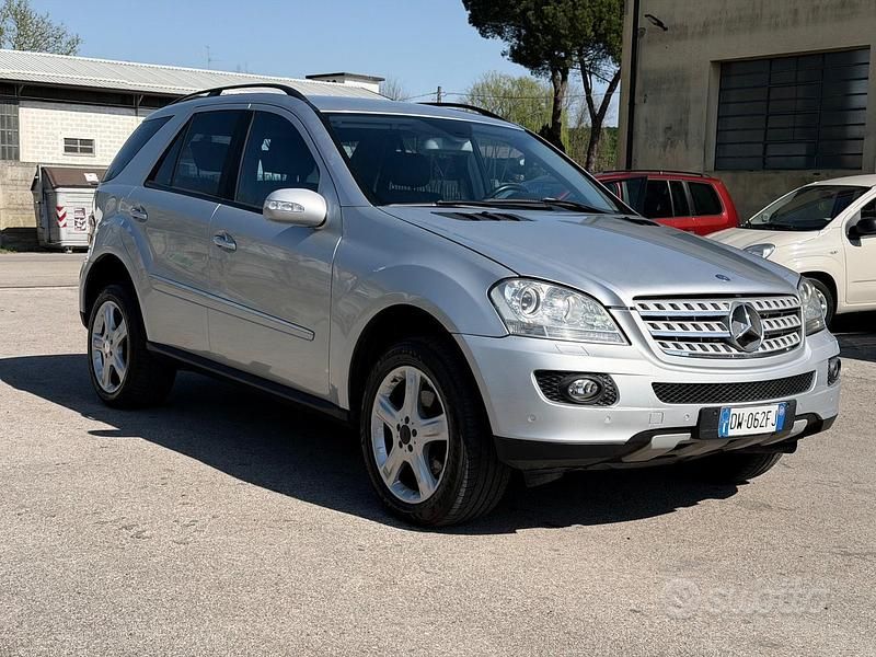 Usata Mercedes ML320 Chrome 224 CV (164 kW) 2009 Grigio SUV