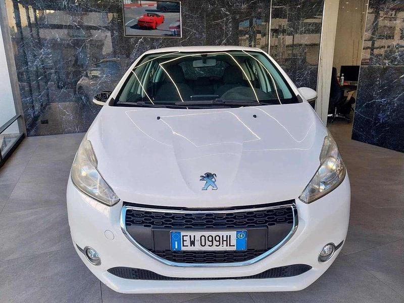 Usata Peugeot 208 Allure 68 CV (50 kW) 2014 Bianco Utilitaria