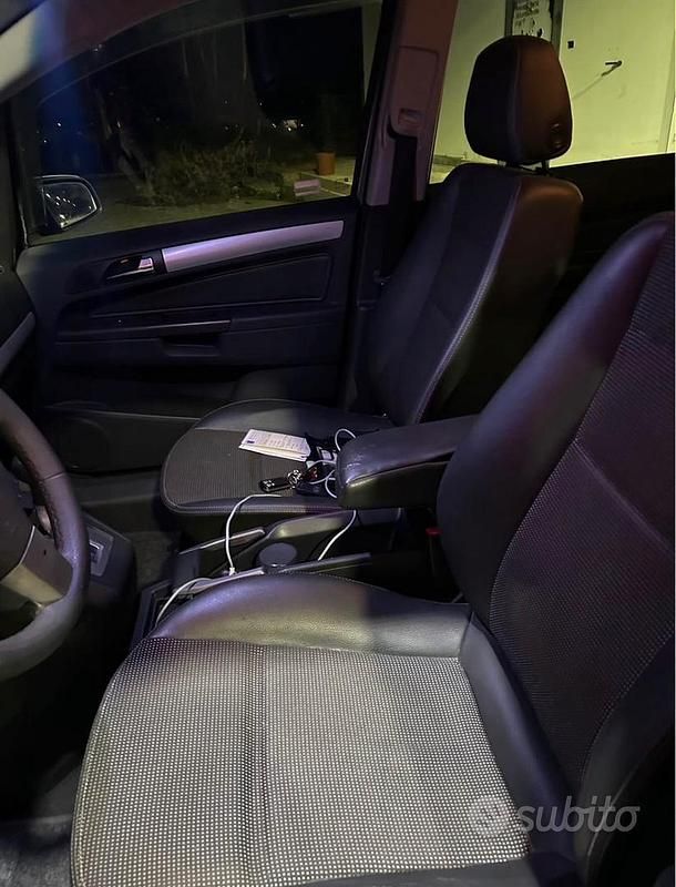 Usata Opel Zafira 150 CV (110 kW) 2008 Grigio Monovolume