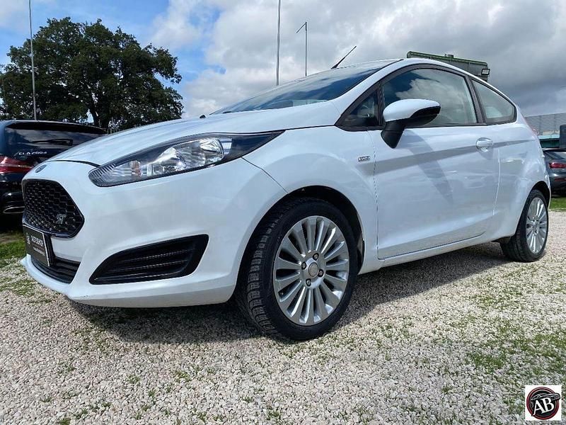 Usata Ford Fiesta Titanium 80 CV (58 kW) 2013 Bianco Utilitaria
