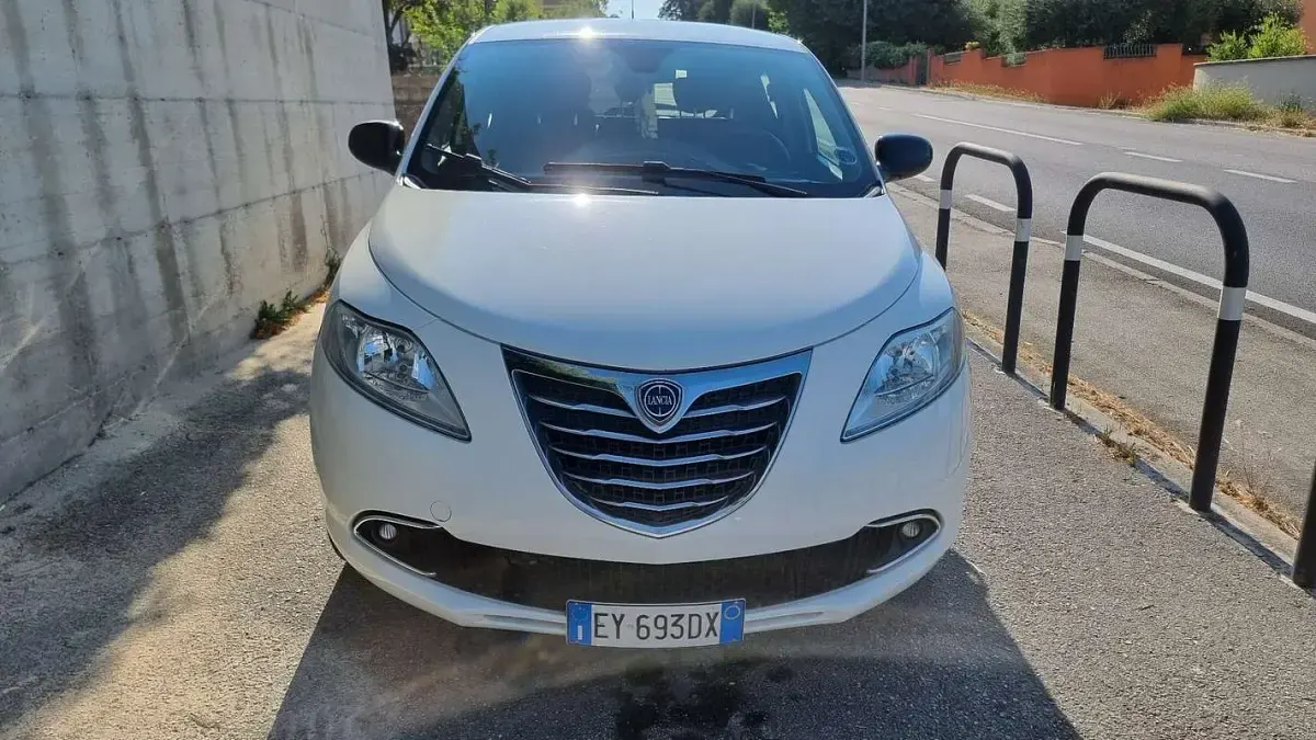 Usata Lancia Ypsilon Gold 95 CV (69 kW) 2015 Utilitaria