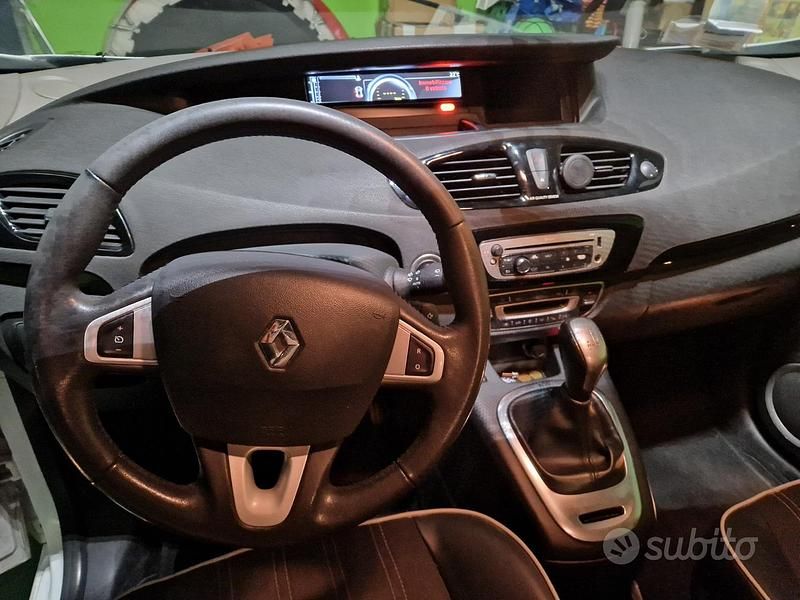 Bianco Usata 2012 Renault Scénic Monovolume | 7999 € (Molto cara) - Immagine 1/4