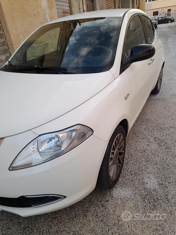 Usata Lancia Ypsilon S 80 CV (58 kW) 2013 Bianco Utilitaria