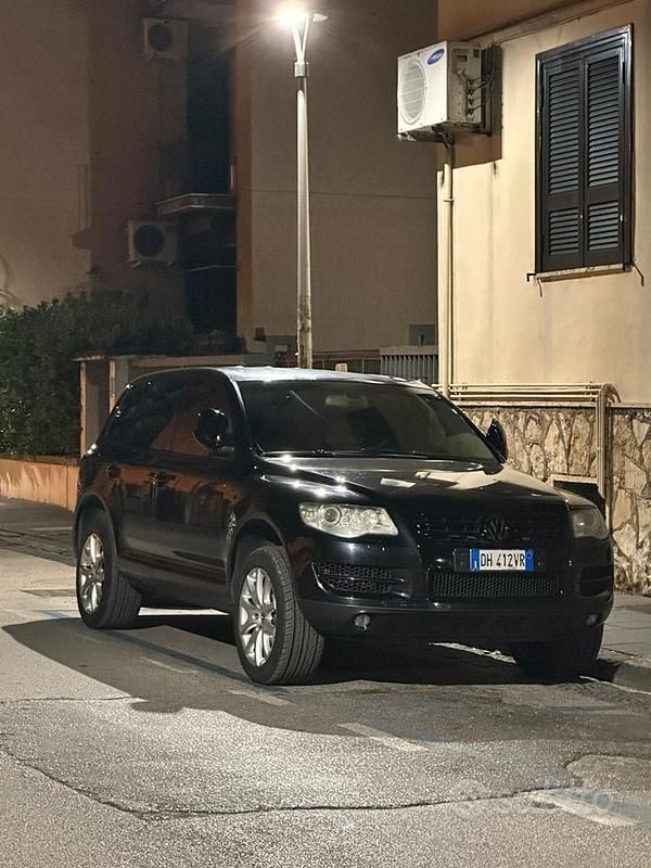 Nero Usata 2007 VW Touareg SUV | 7999 € (Cara) - Immagine 1/4