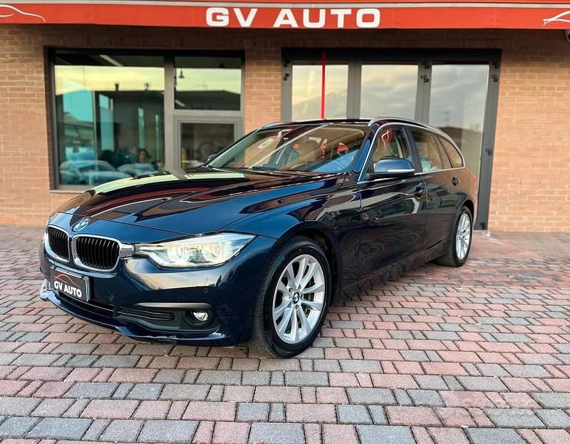 Usata BMW 316 Luxury Line 116 CV (85 kW) 2017 Blu Station wagon