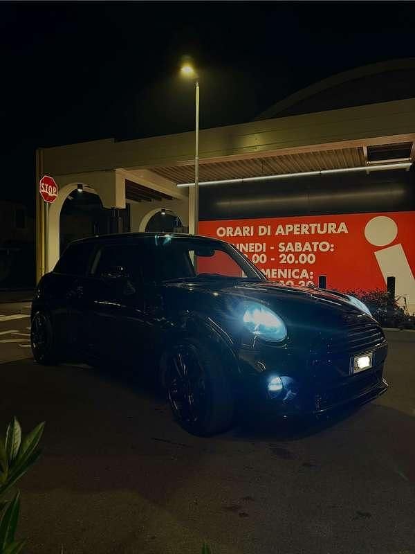 Usata Mini ONE 75 CV (55 kW) 2019 Nero Utilitaria