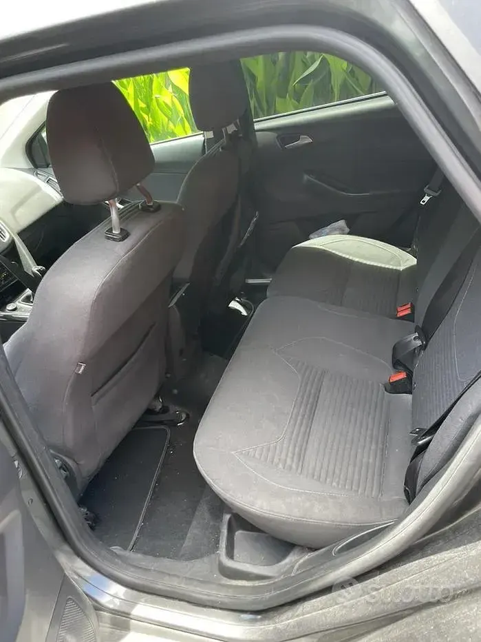 Usata Ford Focus 120 CV (88 kW) 2016 Grigio Station wagon