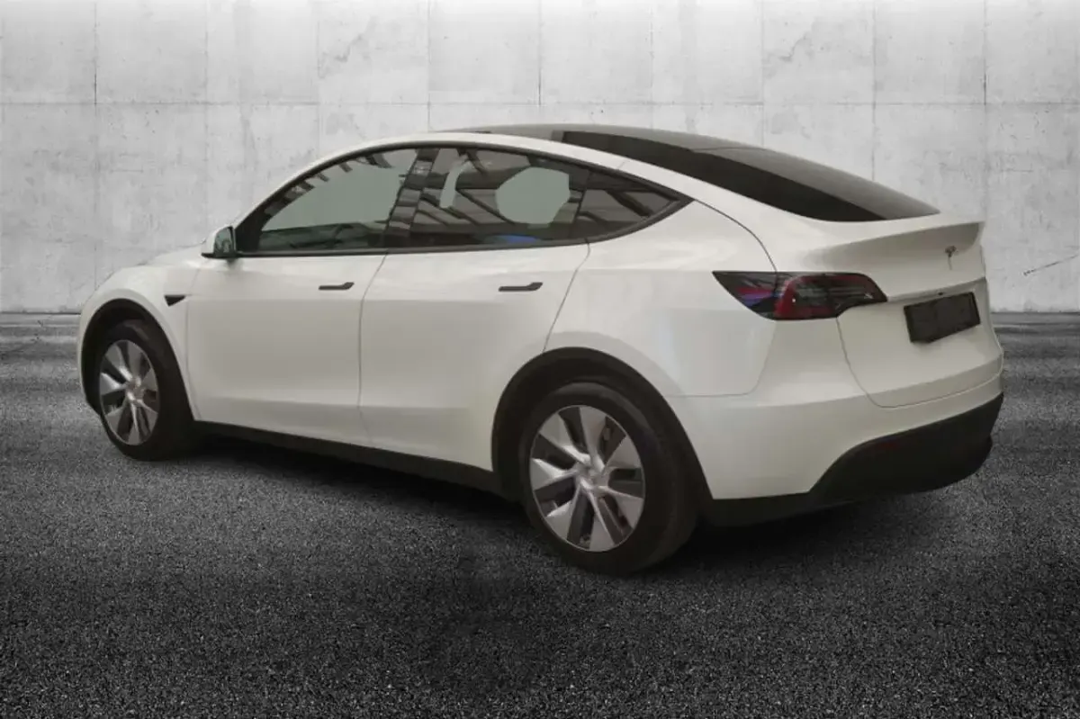Usata Tesla Model Y RWD 88 kW (120 CV) 2024 Bianco SUV