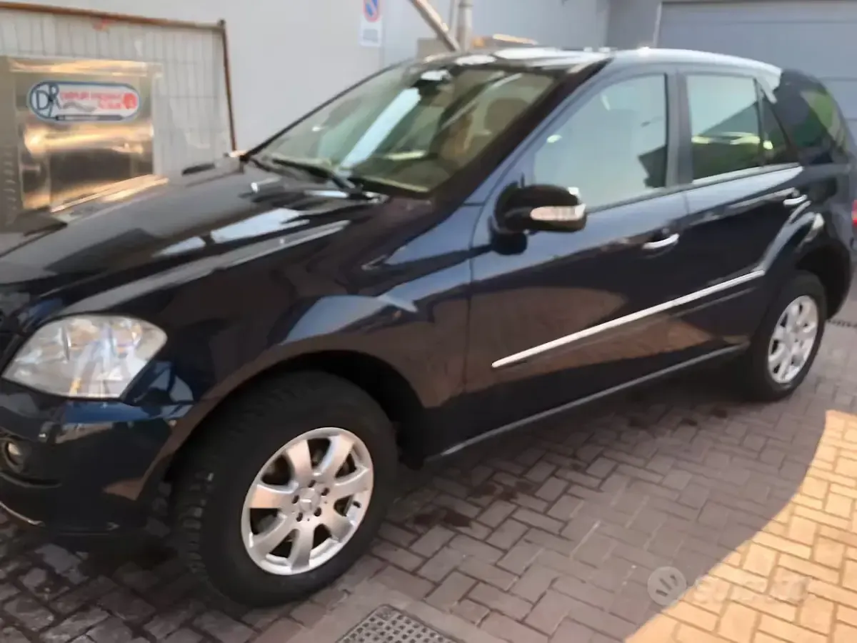 Usata Mercedes ML350 272 CV (200 kW) 2006 Nero SUV