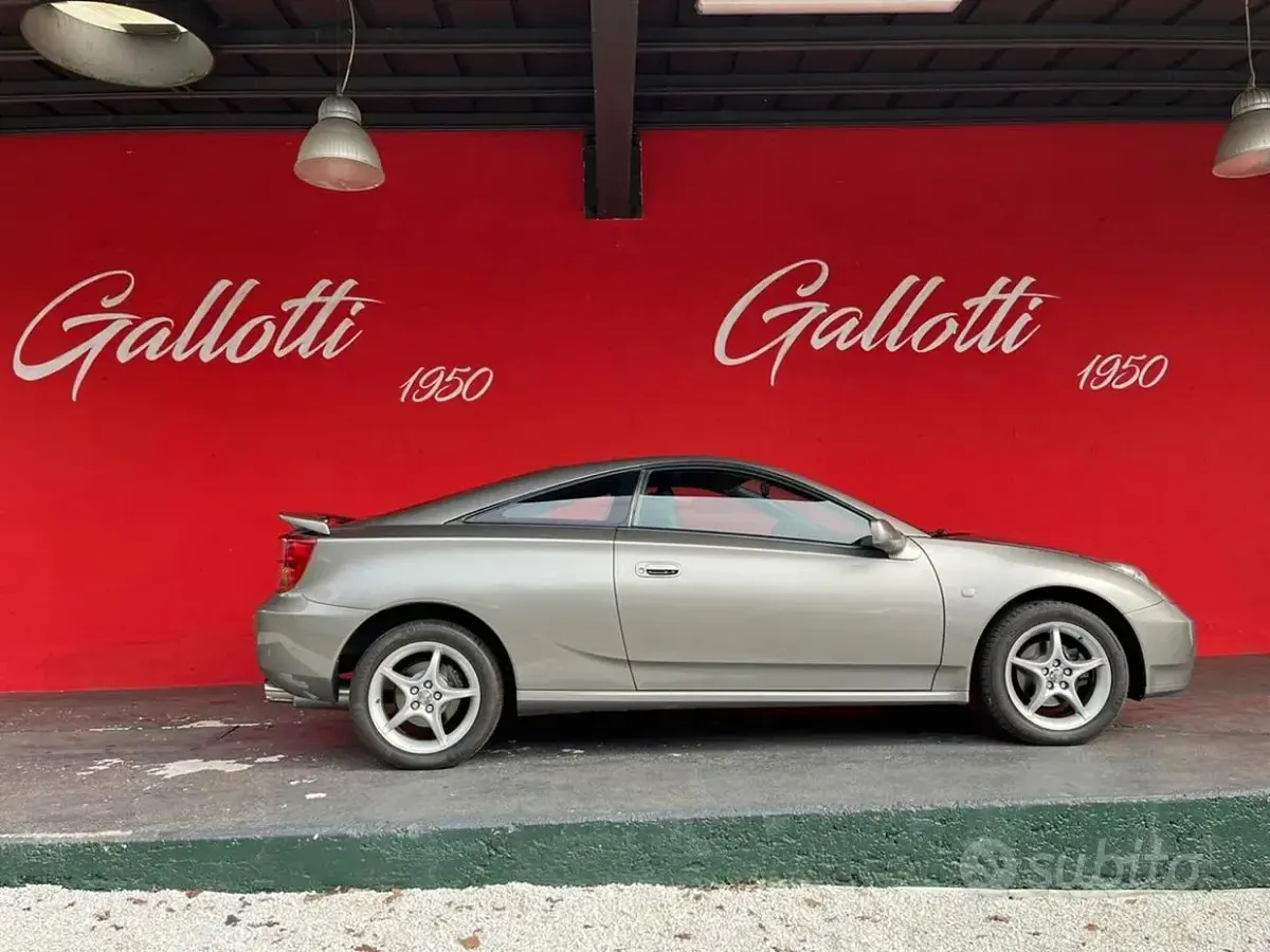 Begagnad Toyota Celica Sport 192 HK (141 kW) 2002 Grå Sportkupé