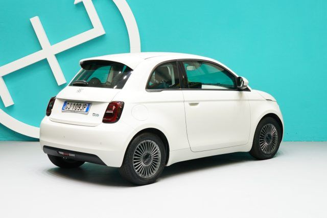 Używany Fiat 500e Icon 86 kW (118 KM) 2022 Biały Sedan/Limuzyna