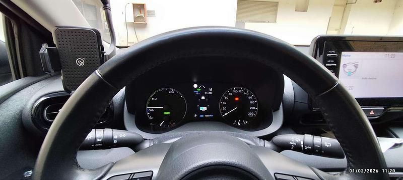 Usata Toyota Yaris Hybrid Active 92 CV (67 kW) 2021 Argento Berlina