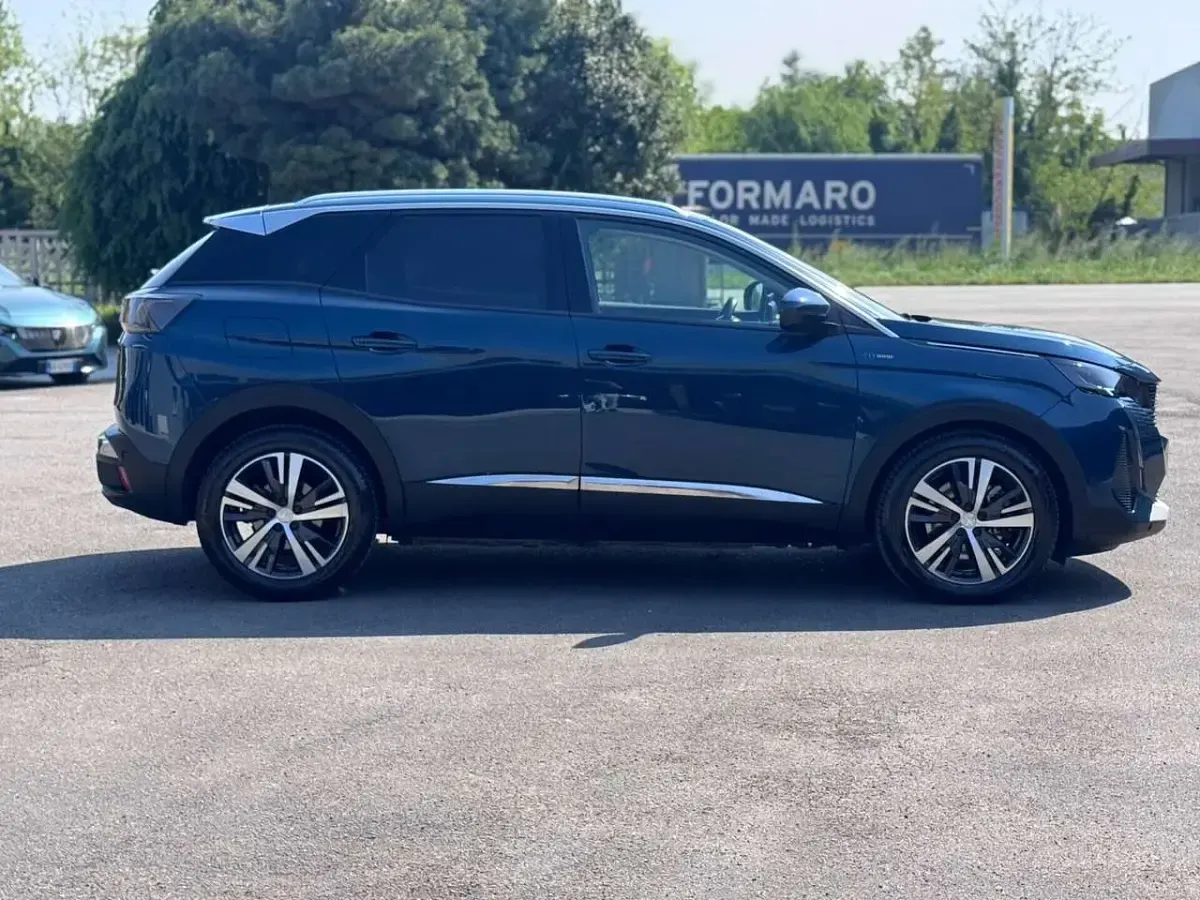 Usata Peugeot 3008 Allure 181 CV (133 kW) 2022 Blu SUV