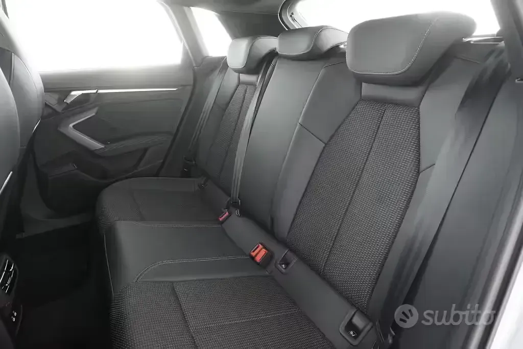 Käytetty Audi A3 e-tron Ambiente 150 HP (110 kW) 2025 Harmaa Viistoperä