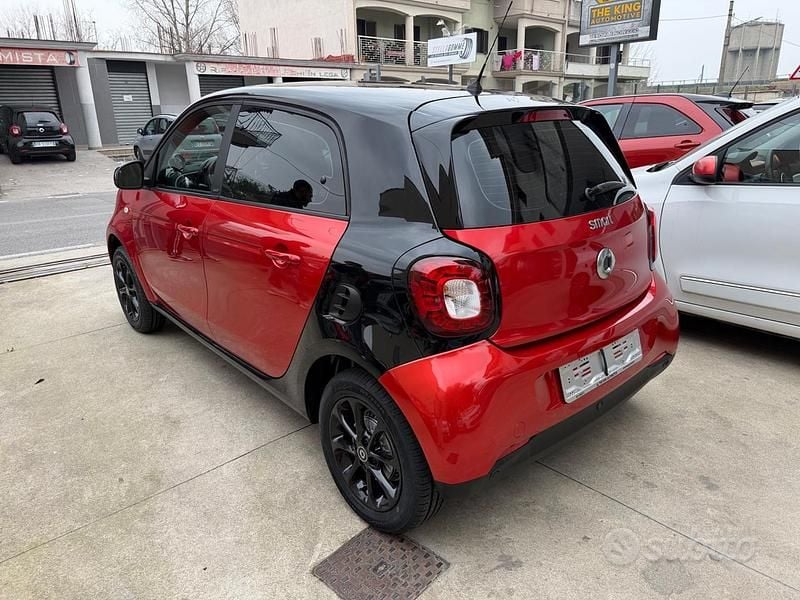 Usata Smart ForFour Passion 90 CV (66 kW) 2015 Rosso Utilitaria