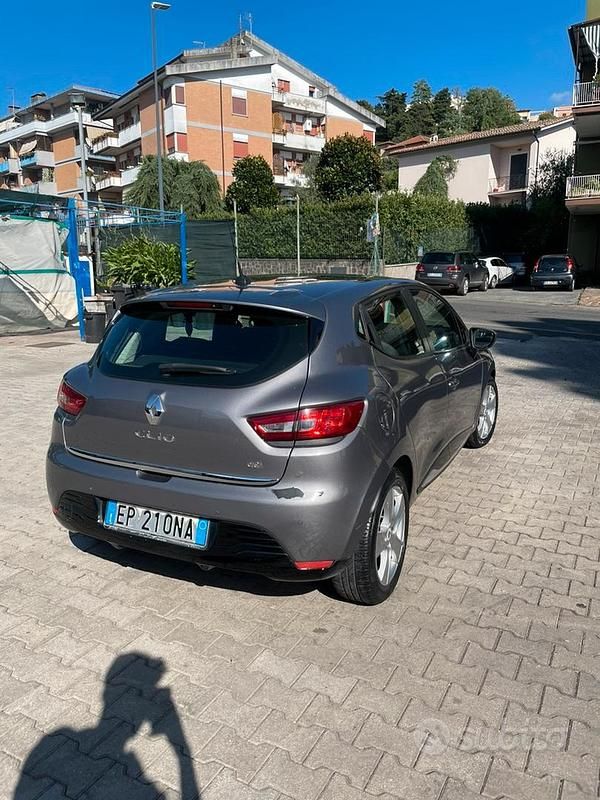 Usata Renault Clio IV Initiale 101 CV (74 kW) 2012 Grigio Utilitaria