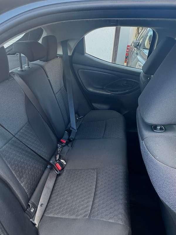 Usata Toyota Yaris Hybrid Trend 92 CV (67 kW) 2023 Grigio Berlina