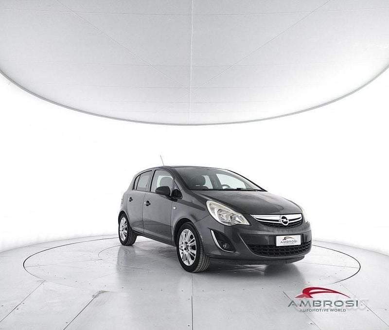 Usata Opel Corsa 75 CV (55 kW) 2011 Grigio Utilitaria