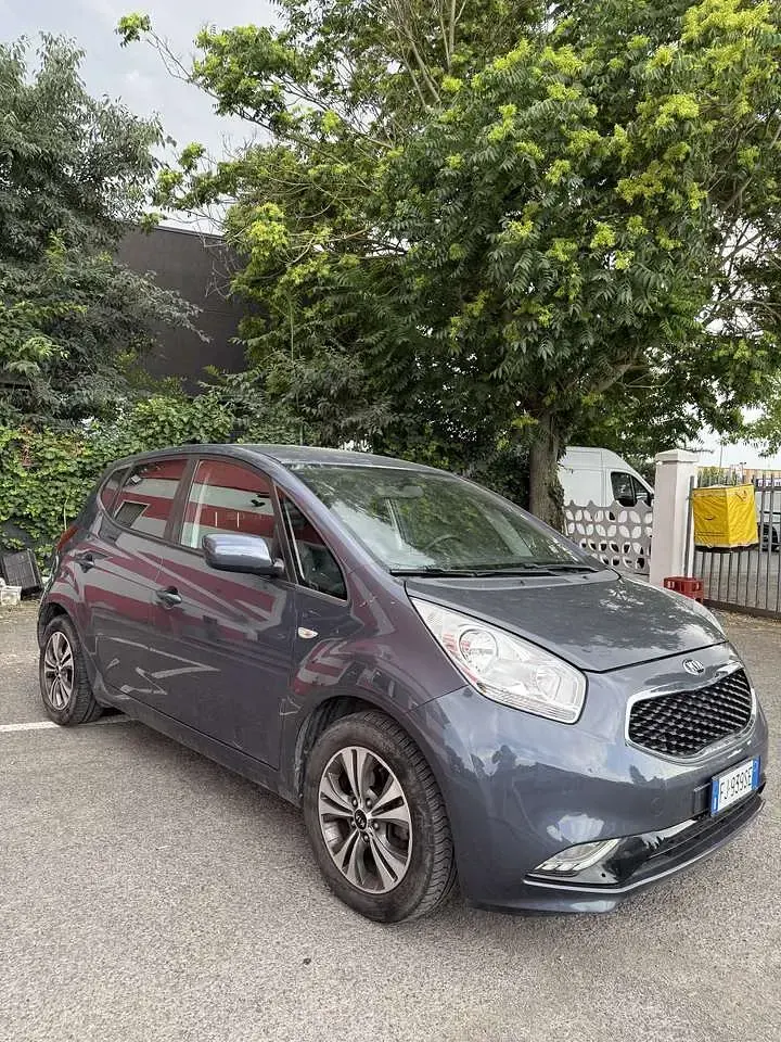 Usata Kia Venga 90 CV (66 kW) 2017 Grigio Utilitaria