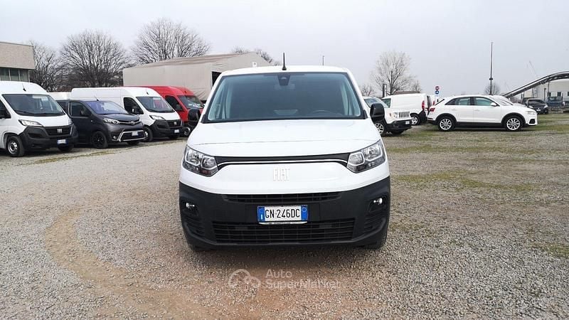 Usata Fiat Doblò 131 CV (96 kW) 2023 Bianco Monovolume