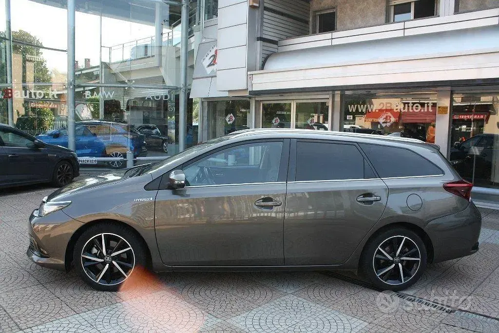 Usata Toyota Auris Touring Sports Lounge 99 CV (72 kW) 2017 Bronzo Station wagon