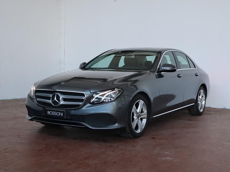 Grigio Usata 2017 Mercedes E220 Business Berlina | 28.900 € (Buon prezzo) - Immagine 1/4