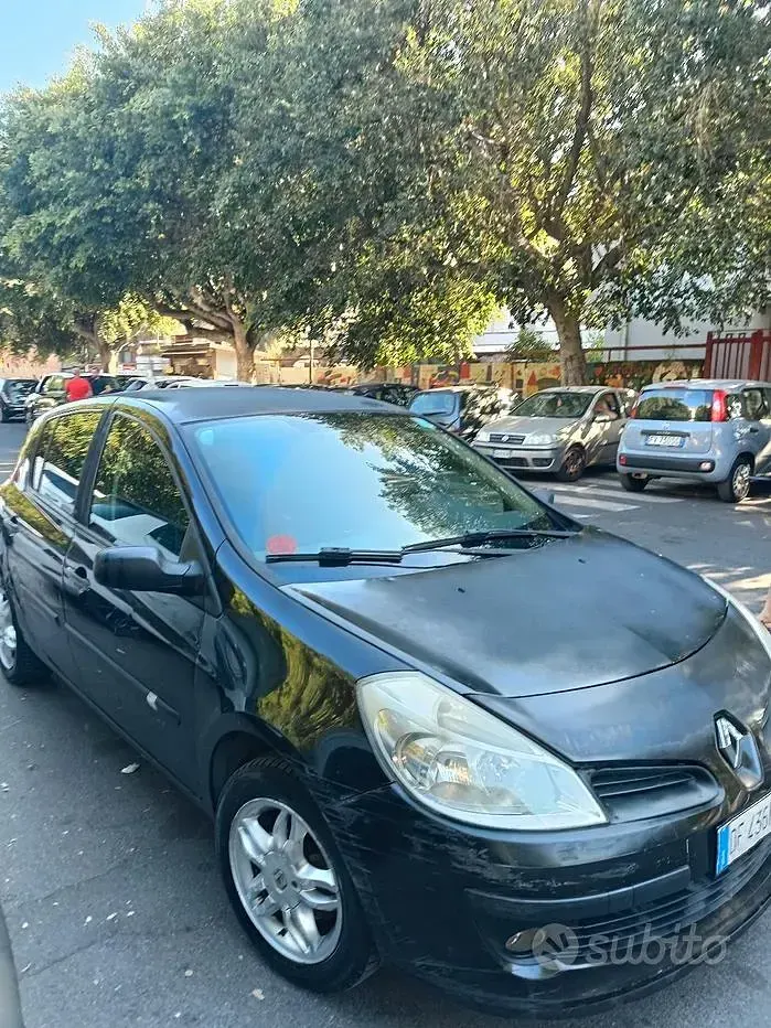 Usata Renault Clio II LE 75 CV (55 kW) 2007 Nero Berlina