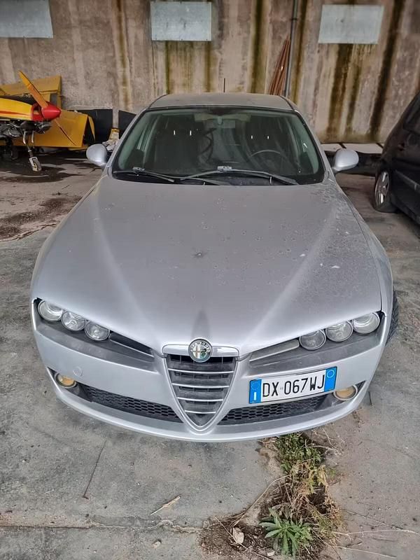 Usata Alfa Romeo 159 Progression 140 CV (102 kW) 2009 Argento Berlina