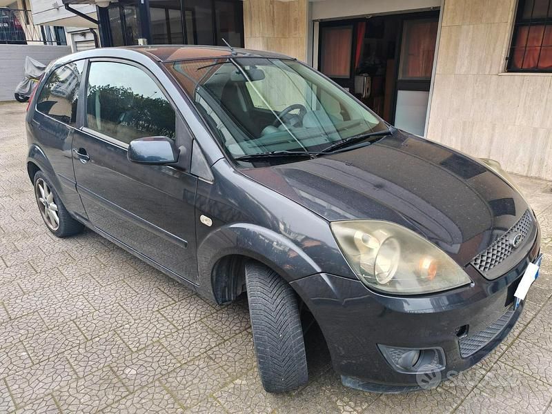 Gebraucht Ford Fiesta 70 PS (51 kW) 2008 Grau Limousine