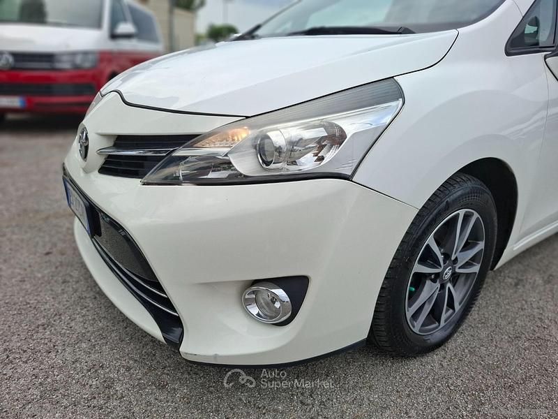 Usata Toyota Verso Style 111 CV (81 kW) 2014 Bianco Monovolume