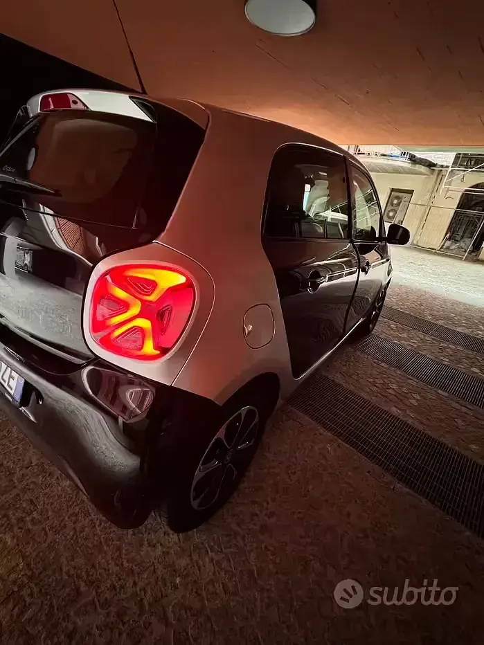 Usata Smart ForFour 75 CV (55 kW) 2017 Nero Utilitaria