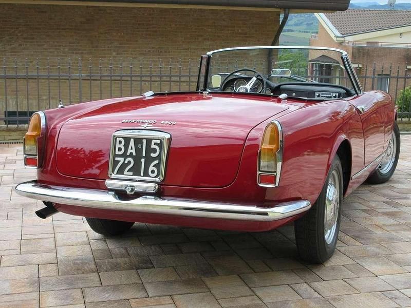 Usata Alfa Romeo Spider 150 CV (110 kW) 1966 Rosso Cabrio
